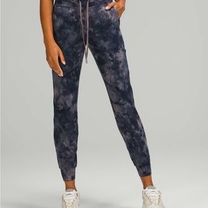 Lululemon joggers size 4